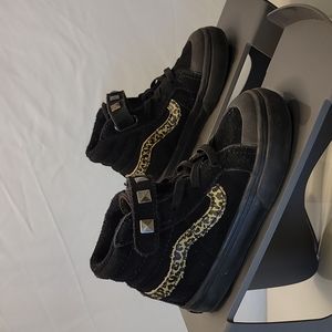 High top vans in Toddler size 6.5 great condition